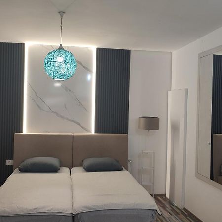 V&J Apartments 포드고리차 외부 사진