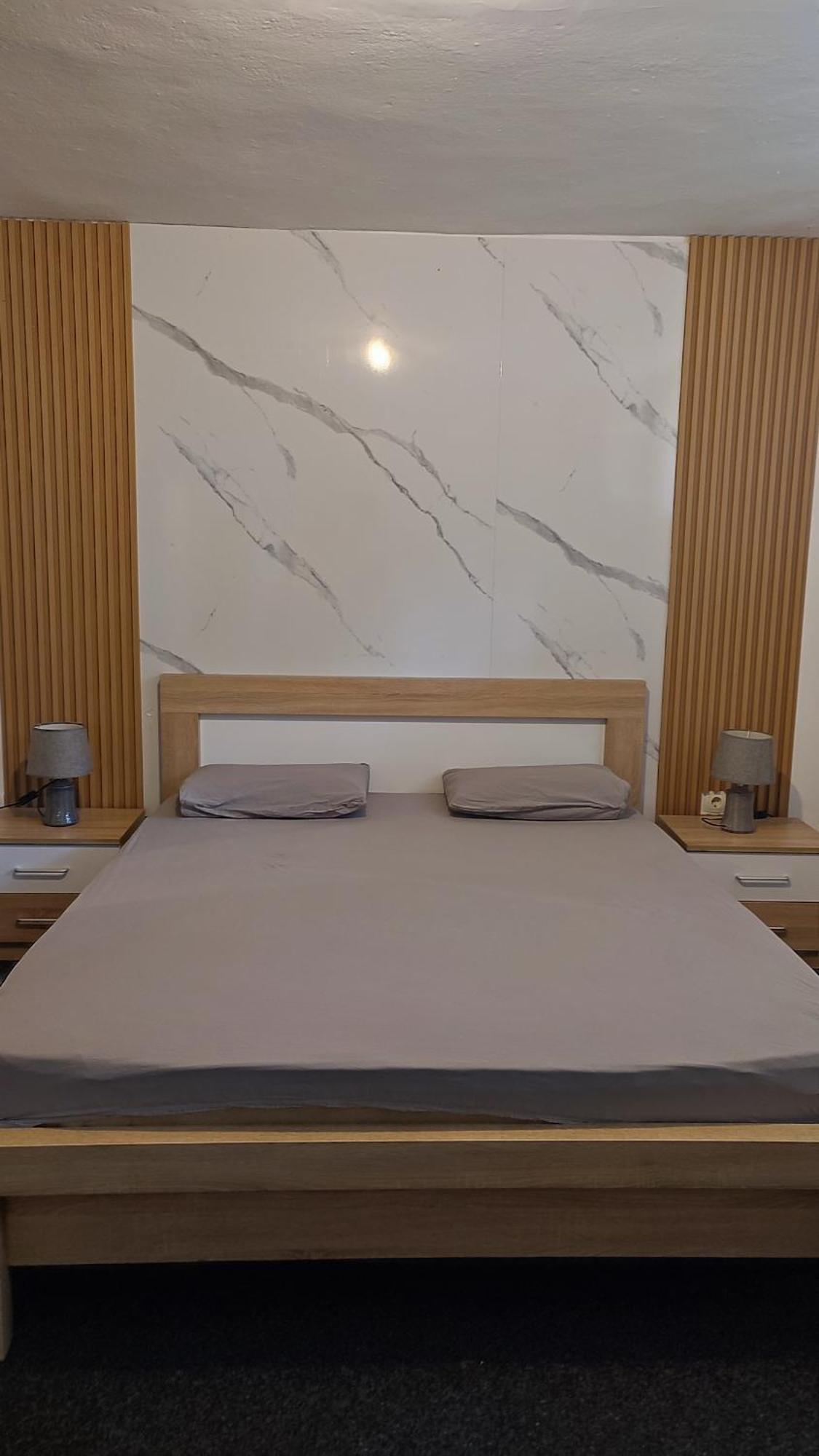 V&J Apartments 포드고리차 외부 사진