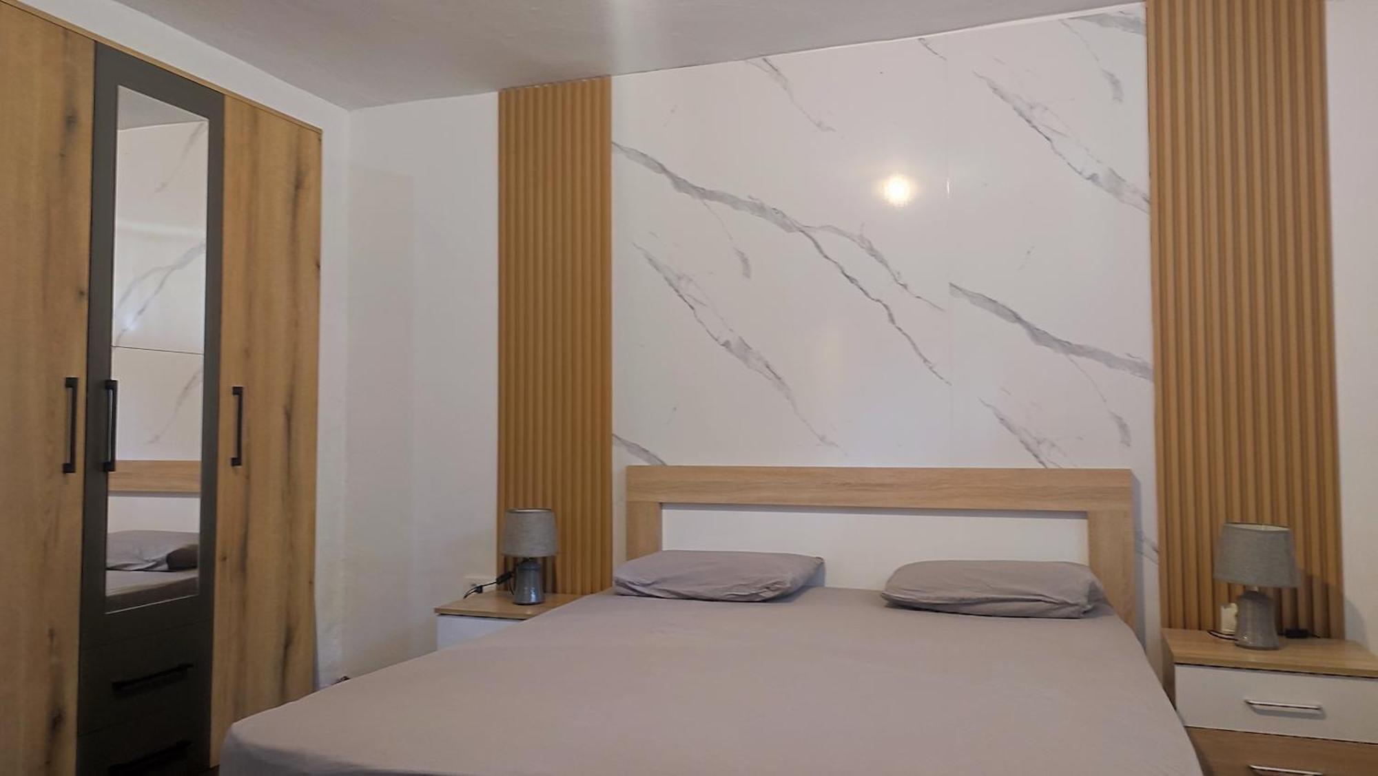 V&J Apartments 포드고리차 외부 사진