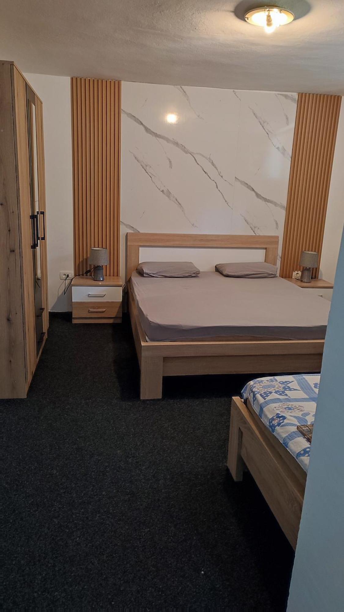 V&J Apartments 포드고리차 외부 사진