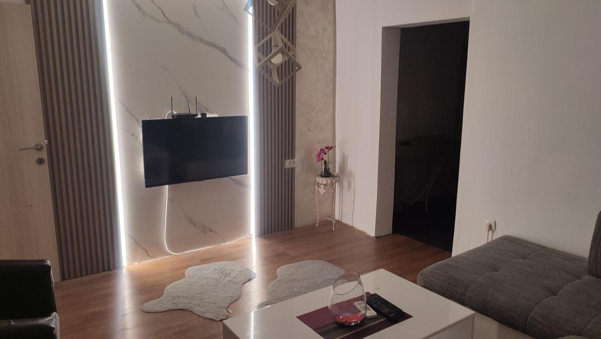 V&J Apartments 포드고리차 외부 사진