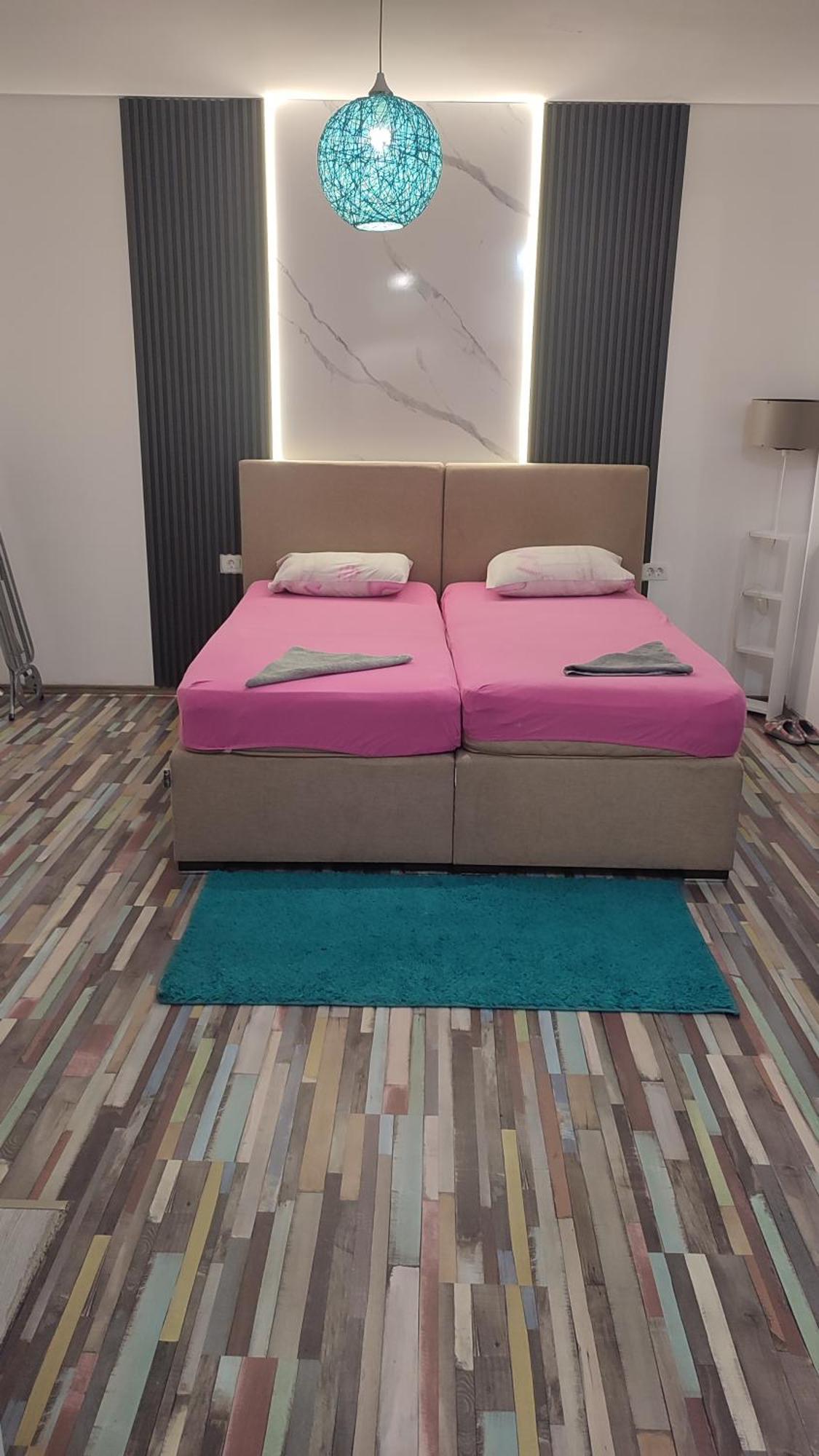 V&J Apartments 포드고리차 외부 사진