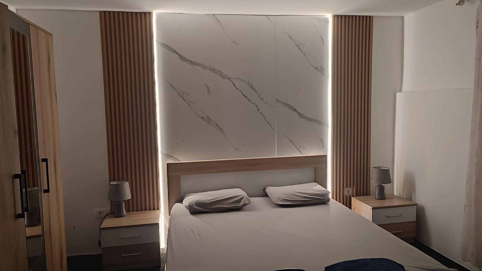 V&J Apartments 포드고리차 외부 사진